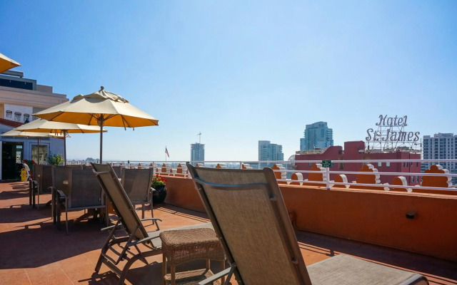 Gaslamp Plaza Suites