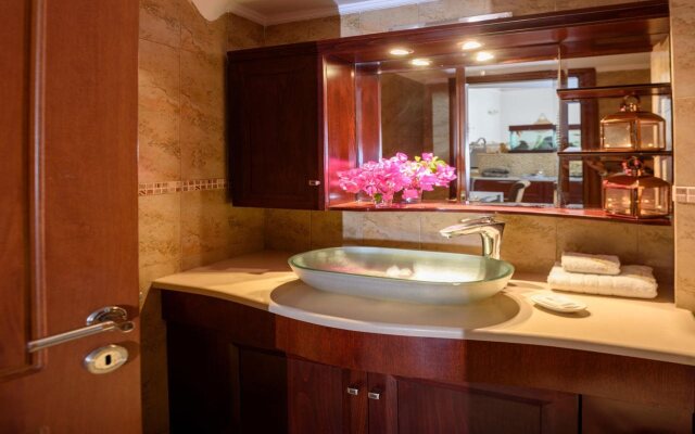 Santorini Suite Home