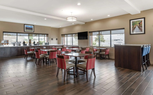 Comfort Suites Pell City I-20 exit 158