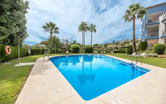2 Bedrooms - Sleeps 4 - Garden and Pool With View