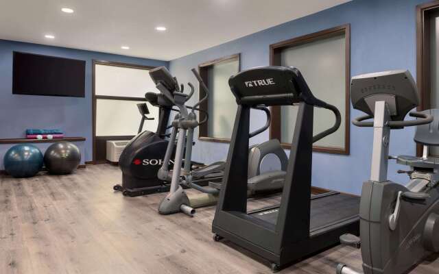 Days Inn & Suites by Wyndham Merrillville