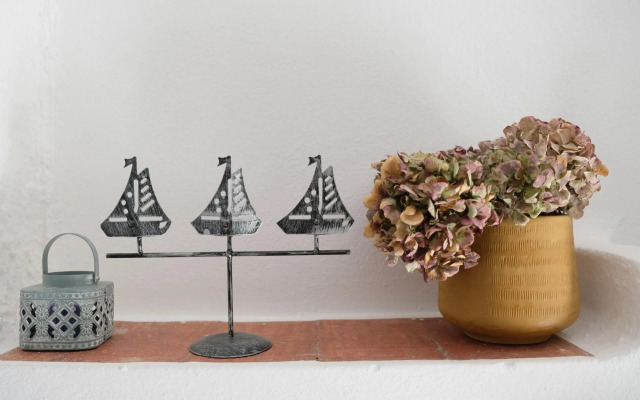 Peaceful & Spacious Apt with Parking & Queen Bed