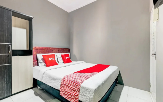 RedDoorz Syariah Near Tugu Gentan Jakal