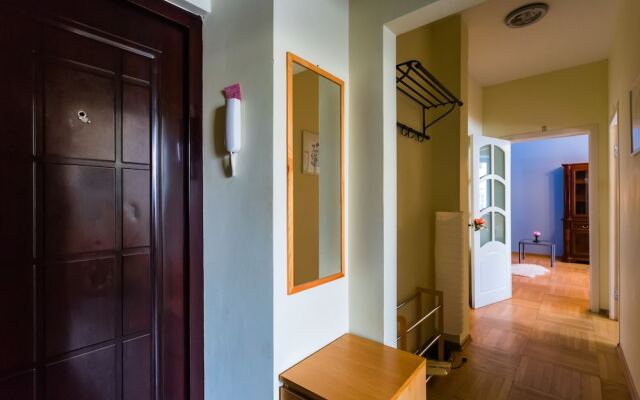 Апартаменты, Оружейный пер., 13