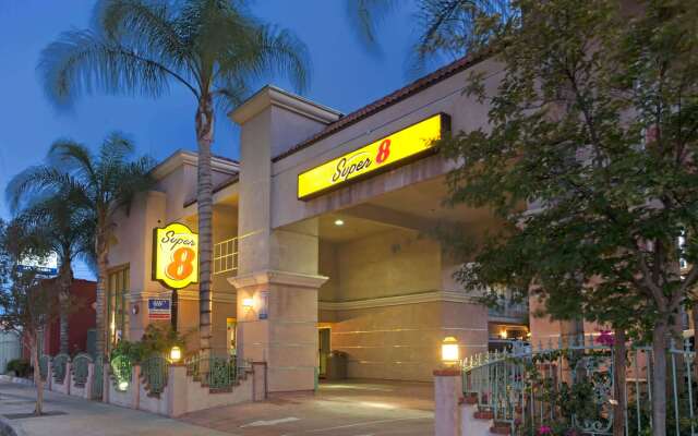 Super 8 by Wyndham North Hollywood