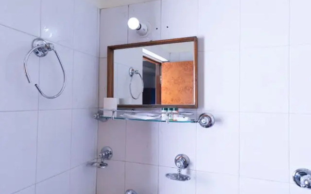 Sumitel Sanderling 500 meters from Mall Road