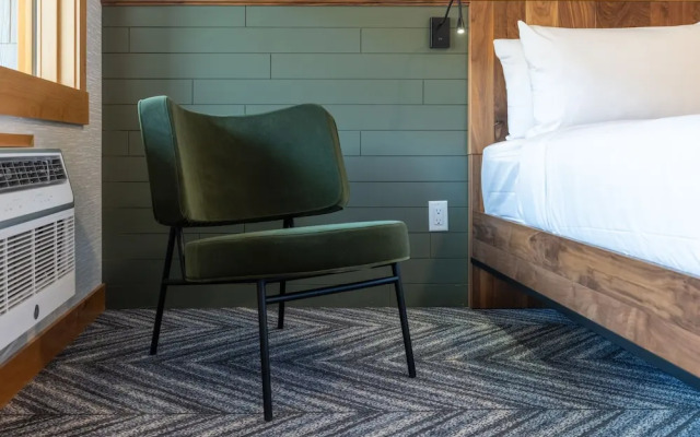 Hotel Canoe and Suites