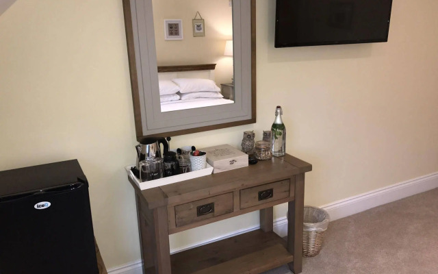 The Lodge at Broadway