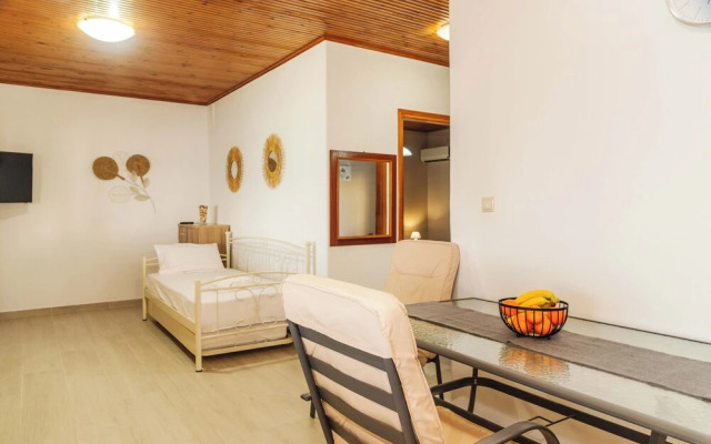 Sea Breeze Oasis-Tranquil Coastal Escape