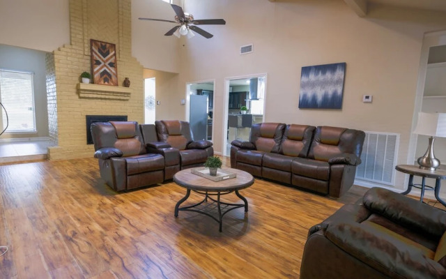 3Bdrm 2.5Bath 6Beds - Pool House