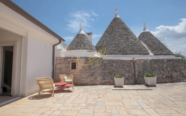 TD Trulli Benedetta w Pool in Peaceful Nature