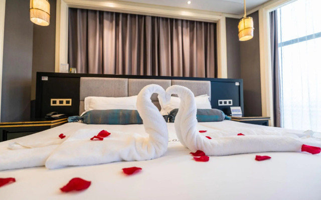 Hangzhou Fuyang Blue Diamond International Castle Hotel