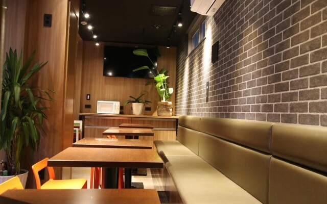 Nipponbashi Crystal Hotel