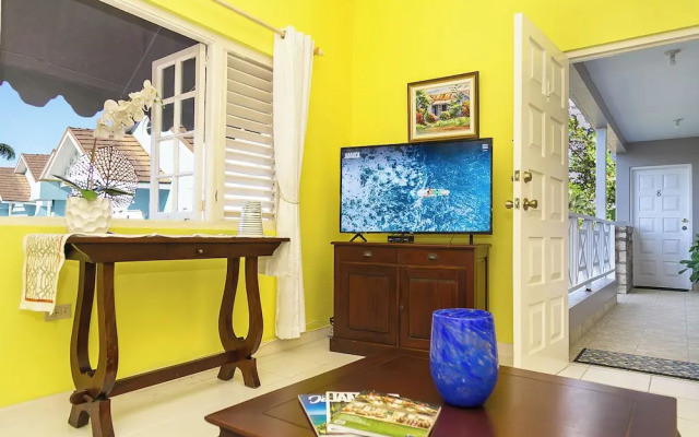 Silver Palms Charming 1BR Private Beach and Pool