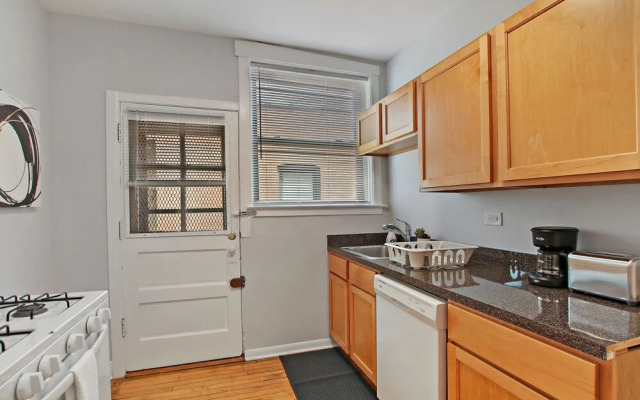 Deluxe 1BR Apt in a Ravenswood
