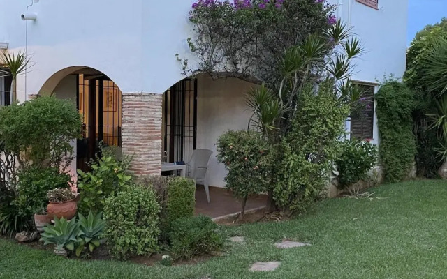 1 Bed-sleeps 2-gardens-pool-10 Min To Beach