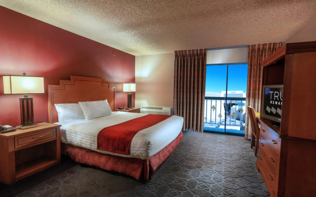Edgewater Hotel & Casino Resort - Image 4