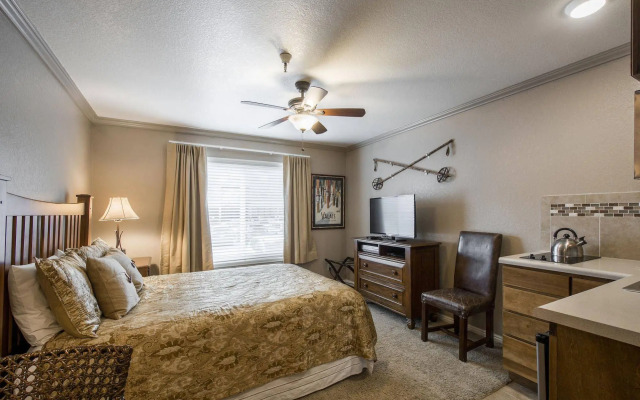 Carriage House Condominiums by All Seasons Resort Lodging