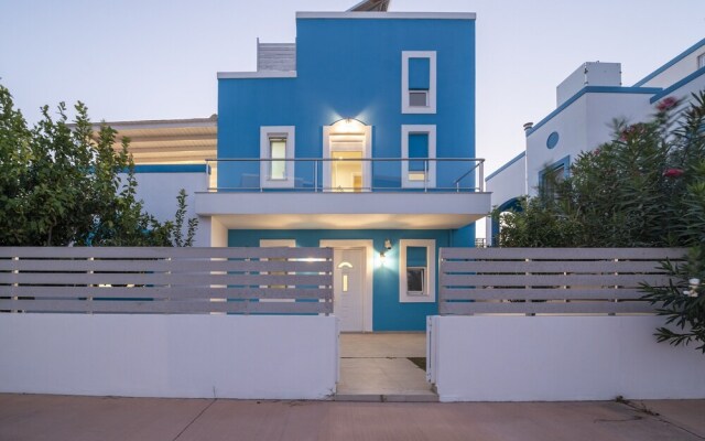 Seabreeze Villa - with Jacuzzi & heated pool