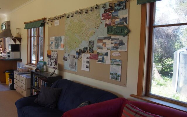 Surat Bay Lodge & Backpackers Hostel