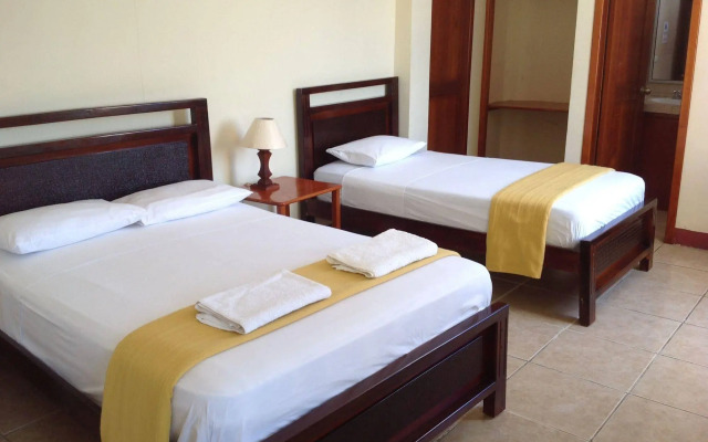 Gloria - Galápagos Inn