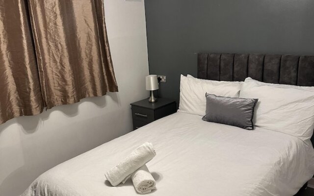 Remarkable 2-bed Apartment in Wolverhampton