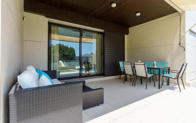 Riviera Beach & Garden - CT 106