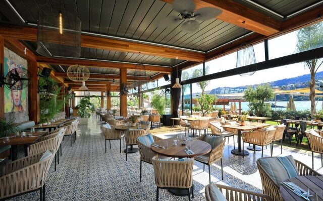 Mare Deluxe Residences & Villas