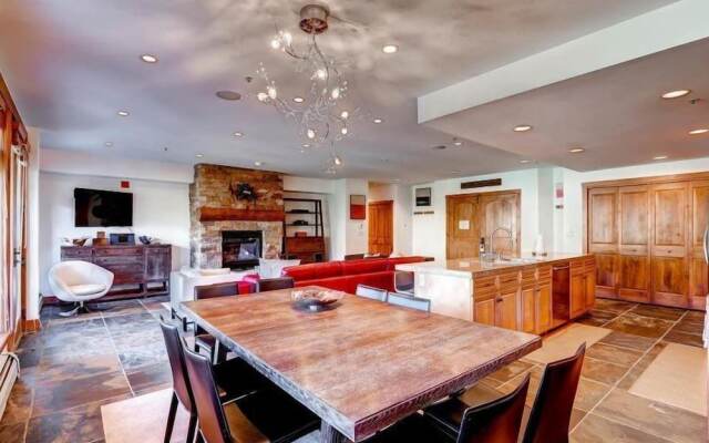 Premier 3 Bedroom Timbers Ski in, Ski out Vacation Rental at the Timbers With the Best Access to Skiing in Keystone