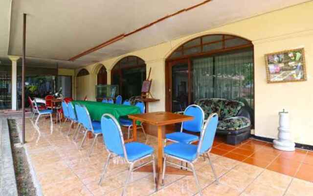 Oyo 90481 Vanda Guest House Batu