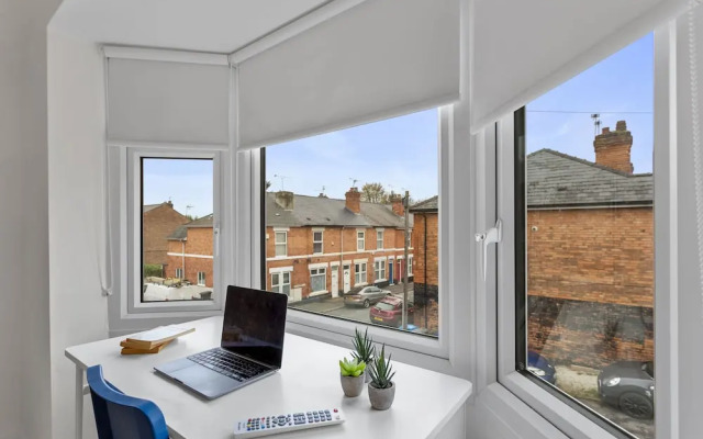 OnPoint -3 Bed House - Parking