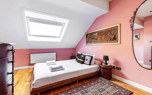 Stylish & Spacious 3-bed Home in Vibrant Bow