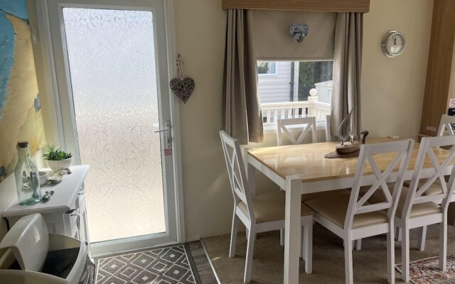 Delightful 3 Bedroom Caravan With Decking Heacham