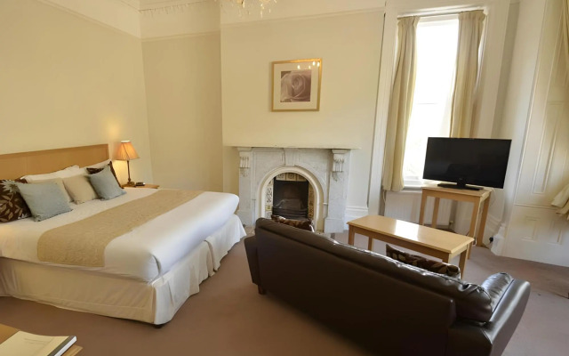 Eversley Hotel