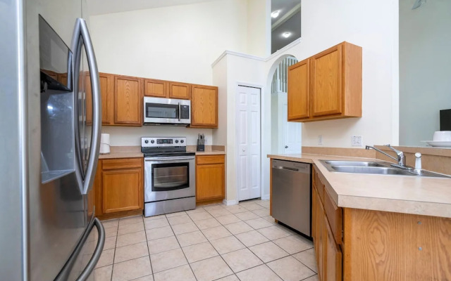 Amazing 6 Bedrooms With Pool