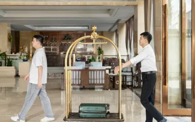 Fuying Hotel (Baoshan Station Wuzhou International Plaza)
