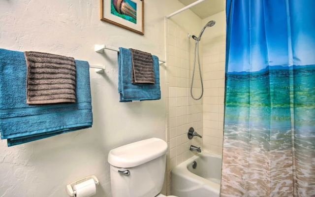 Breezy Condo w/ Screened Lanai in Kailua-kona!