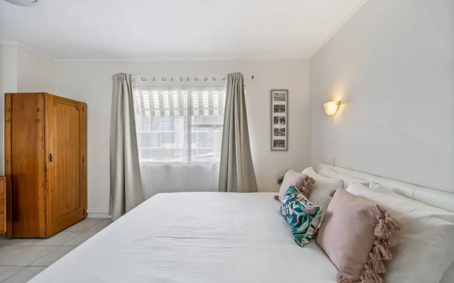 Great Location 1-bed With Pool – Guest Rooms – Alexandra Headland