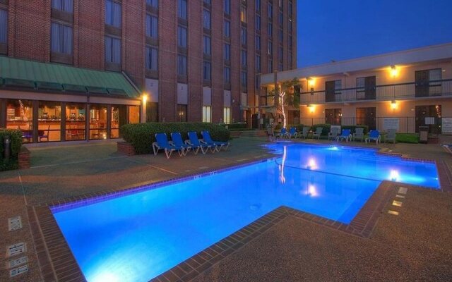 MCM Elegante Hotel and Suites – Dallas