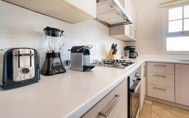 Luxury Pool Villa With View! Cabana, Bbq, 3min/beach, in Tierra del Sol!