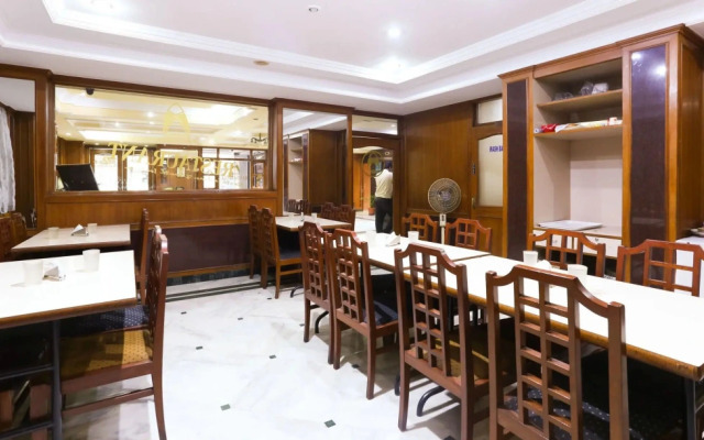 Hotel Adarsha Inn