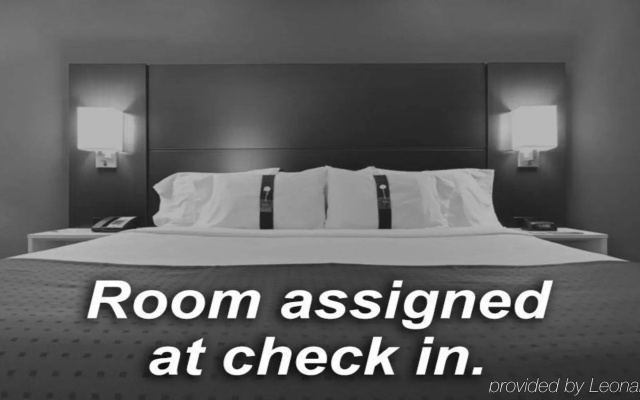 Holiday Inn Express & Suites Greensburg by IHG