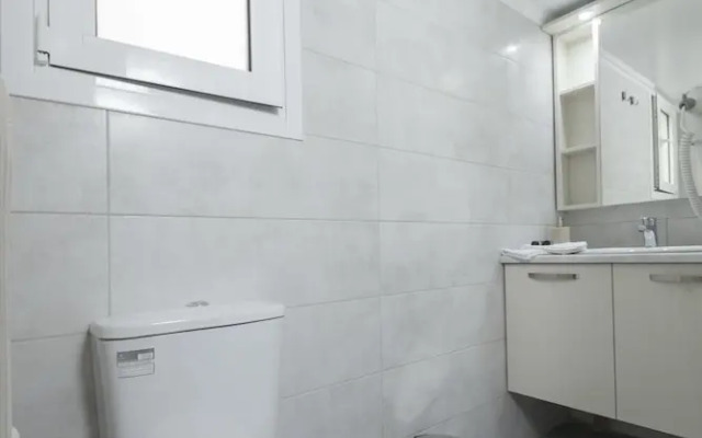Stylish and Modern Apartment in the Heart of Athens