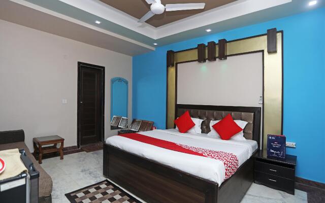 OYO 4096 Hotel Divyanshi
