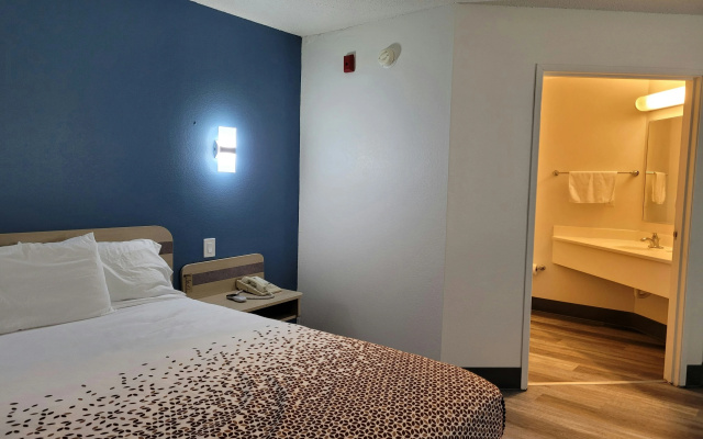 Modern Stay 39 Lakeview By OYO Minonk Garden