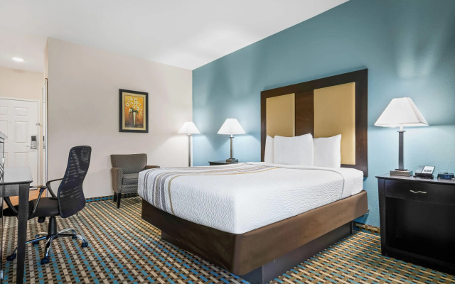 La Quinta Inn & Suites by Wyndham Stonington-Mystic Area