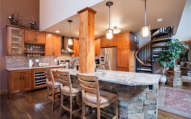 Churchill Lodge South