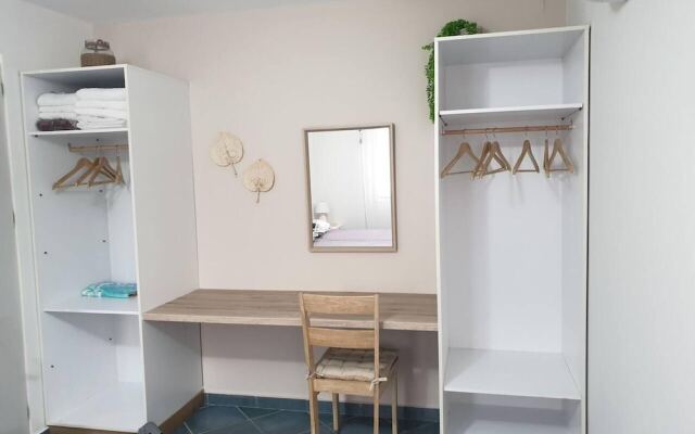 Beachside Retreat - Sleeps 4, Terrace & Views