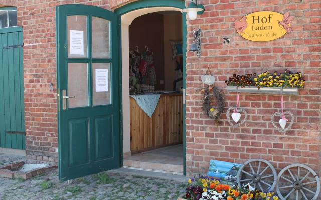 Beautiful Farmhouse Flat With Garden