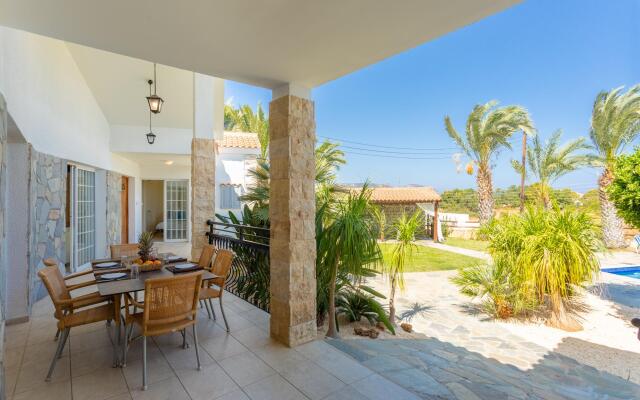 Villa Amorosa in Neo Chorio